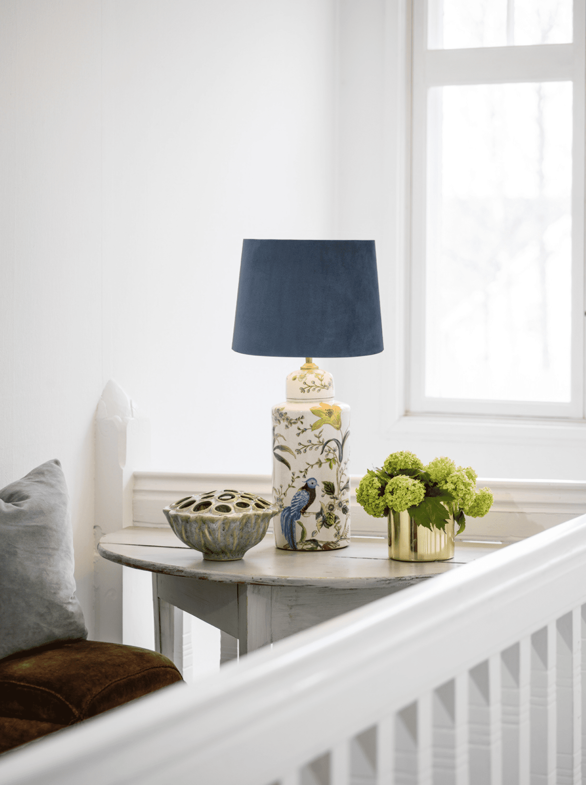 Stående Li Na lampfot i kinesisk porslinsstil med justerbar lamphållare