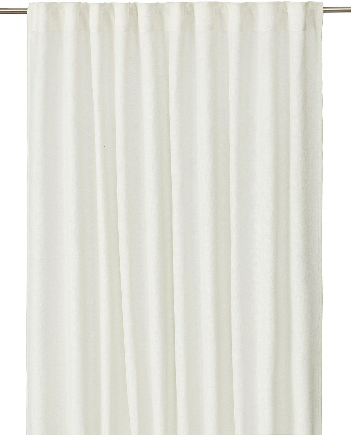 Cecil gardin offwhite i 2-pack upphängd på gardinstång