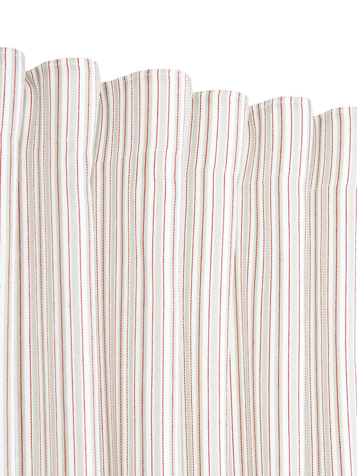 Närbild på tyget av Robin randig gardin beige 2-pack