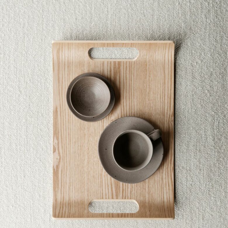 Närbild på den reaktiva glasyren på Blomus Kumi Tallrik XS Fungi