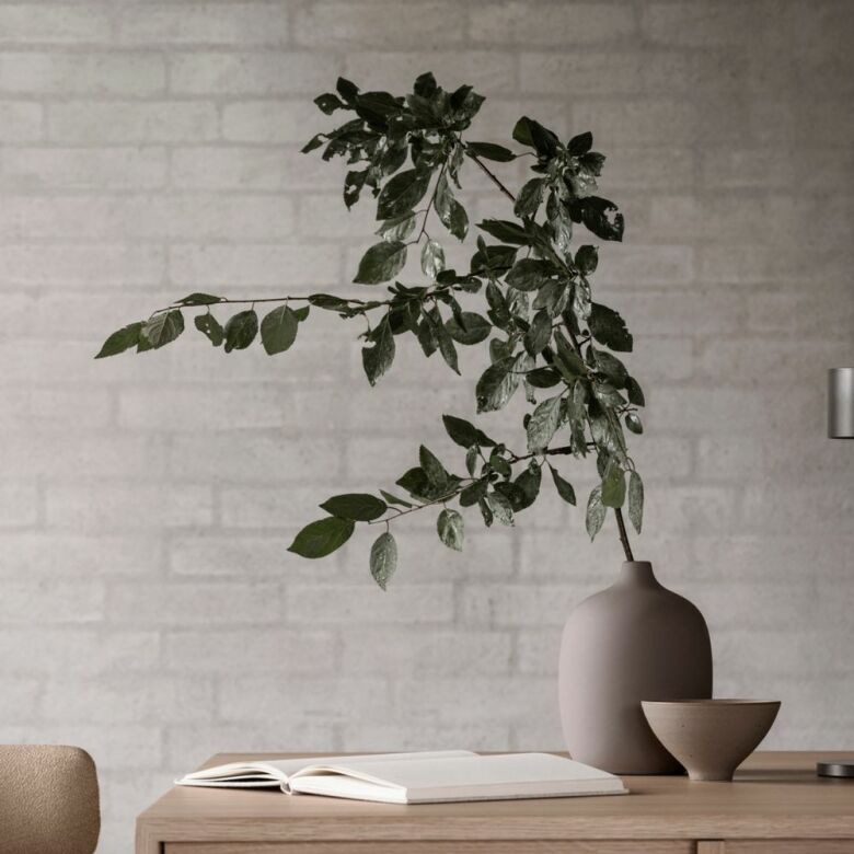 Närbild på den unika reaktiva glasyren på Kumi skål från Blomus