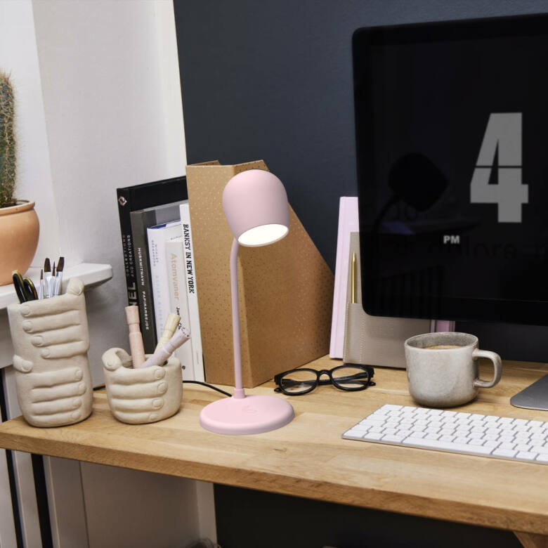 Närbild på Ellie multifunktionell LED-skrivbordslampa med integrerad bluetooth-högtalare.