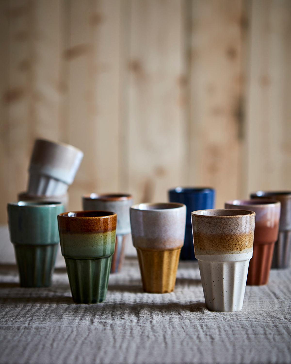 Stapelbar beige keramikmugg COSTA för kaffe och fika