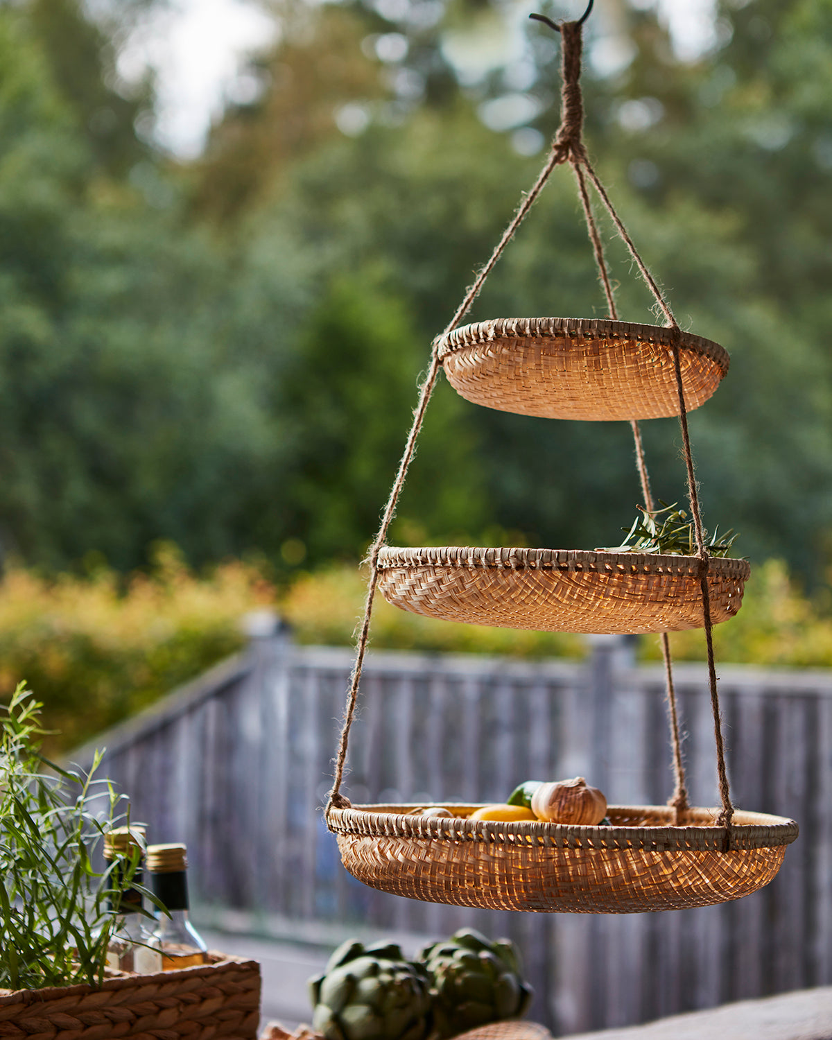 Närbild på flätad bambu på SUNNY hängande korg