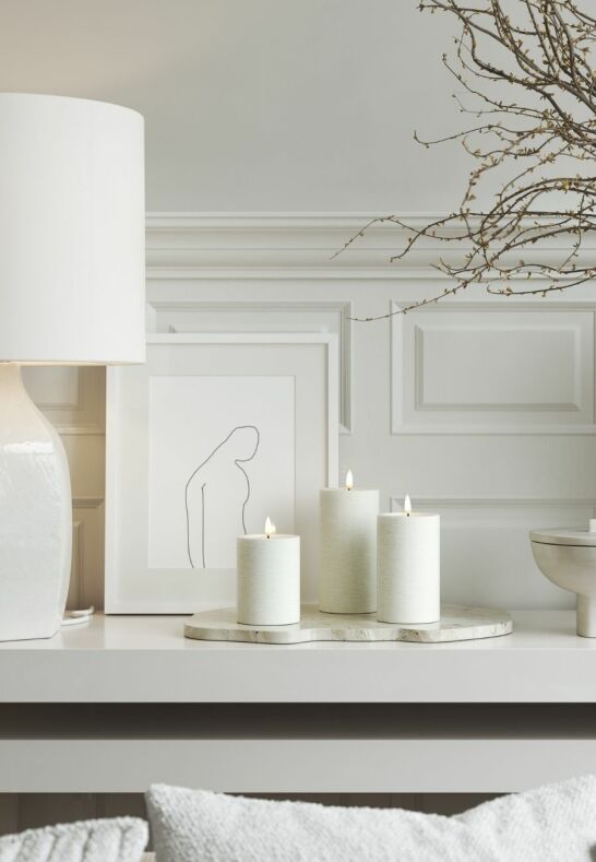 Unique LED-blockljus i vitt vax med exklusiv Wetlook-design på toppen
