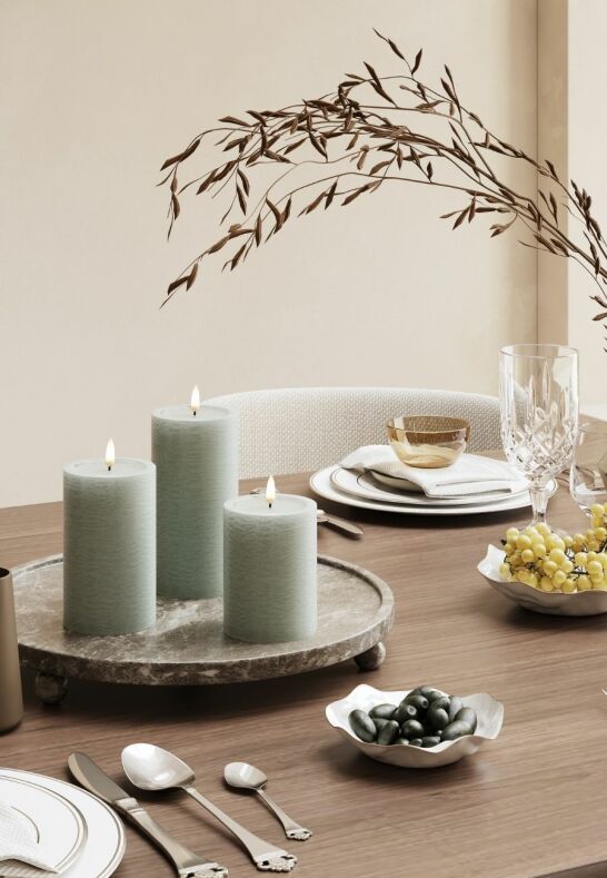 Sage Green LED-ljus i paraffinvax med 12,5 cm höjd från Unique Candles