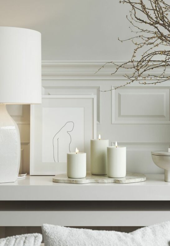 Toppvy av vit Unique LED blockljus Stripe som visar den naturtrogna lågan