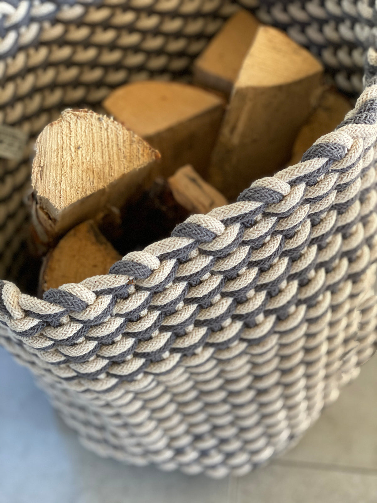 Modern flätad korg Rope för organisering i hemmet och båten