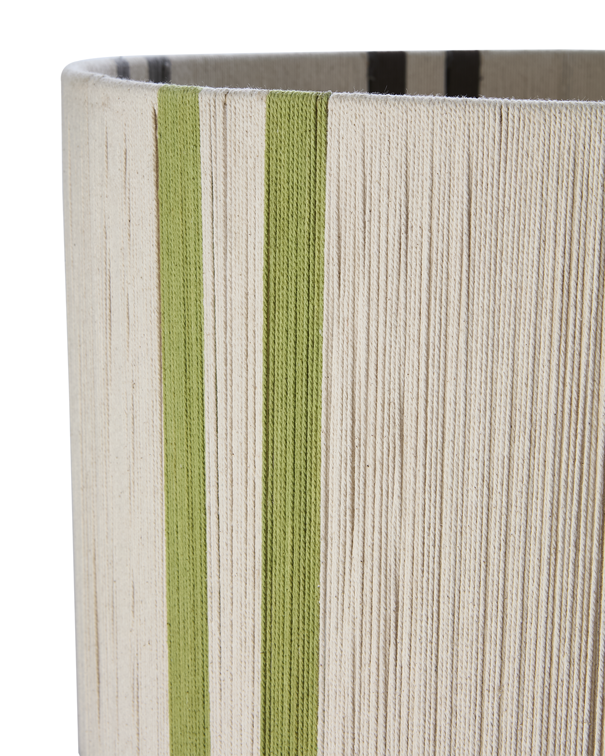 Närbild på textur och ränder på JULLAN golvlampa i naturmaterial