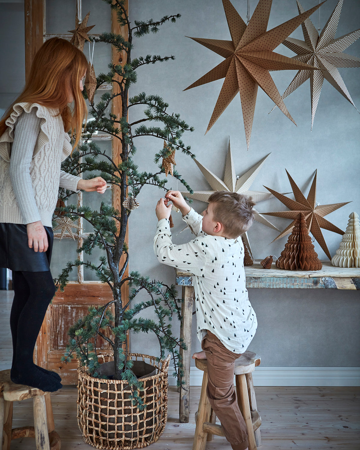 Julstjärna UNI i brun och röd papper från Affari of Sweden