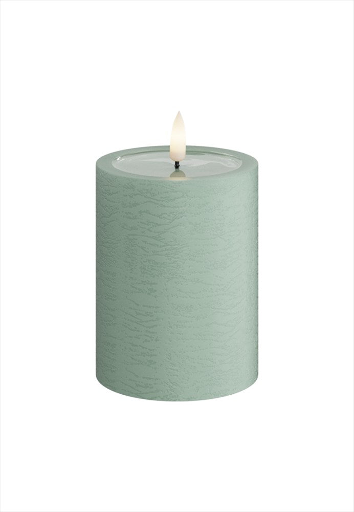 Unique LED-blockljus Sage Green i storleken 7,5x10 cm med 3D Real Flame-låga