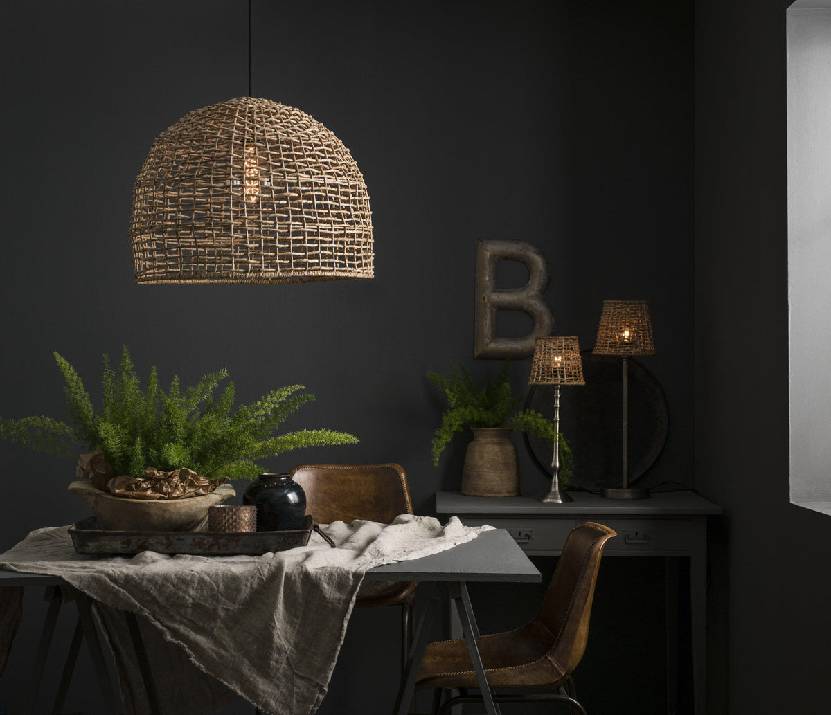 Närbild på Cebu taklampa med transparent flätning i naturmaterial