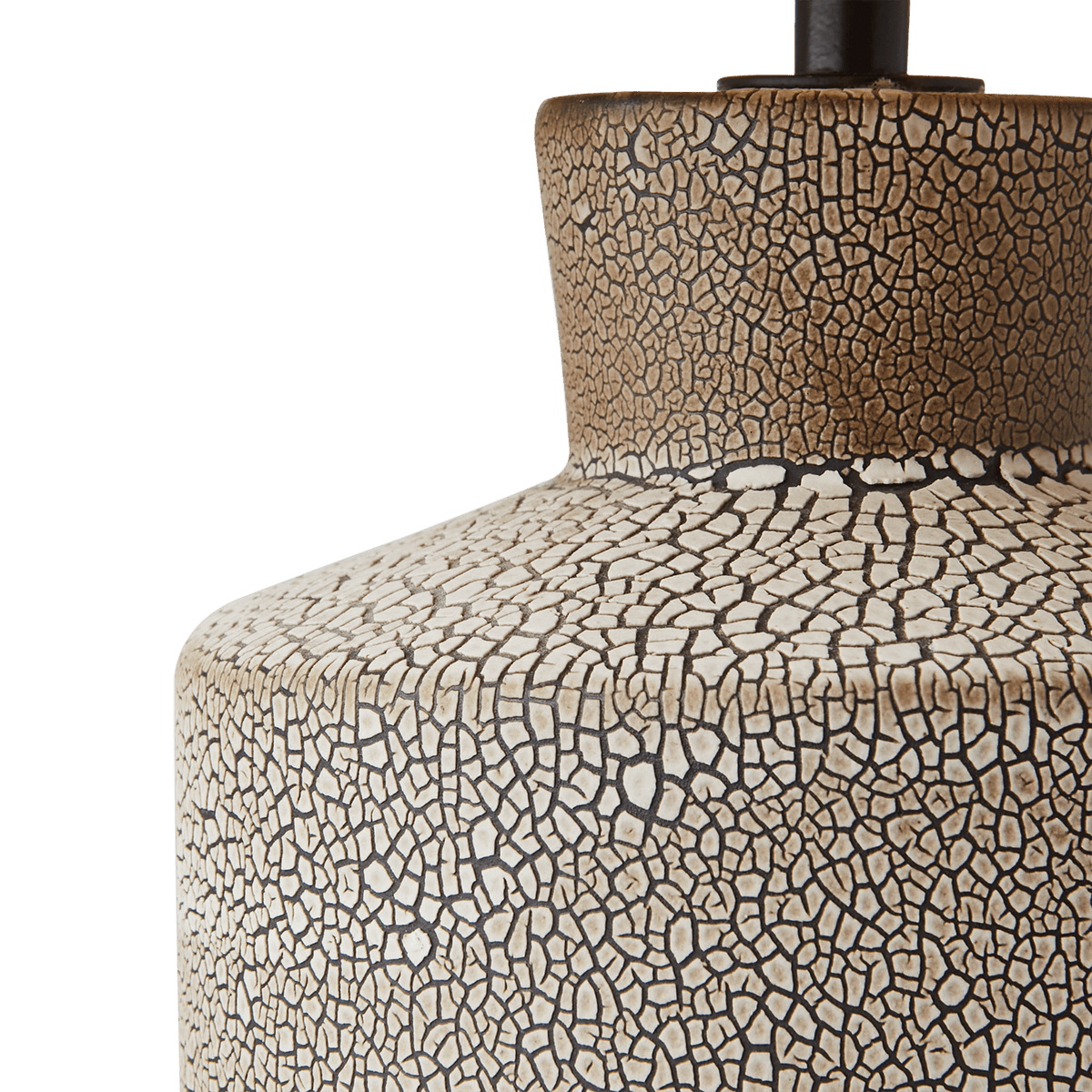 Beige LAVA bordslampa i stengods sedd framifrån mot vit bakgrund