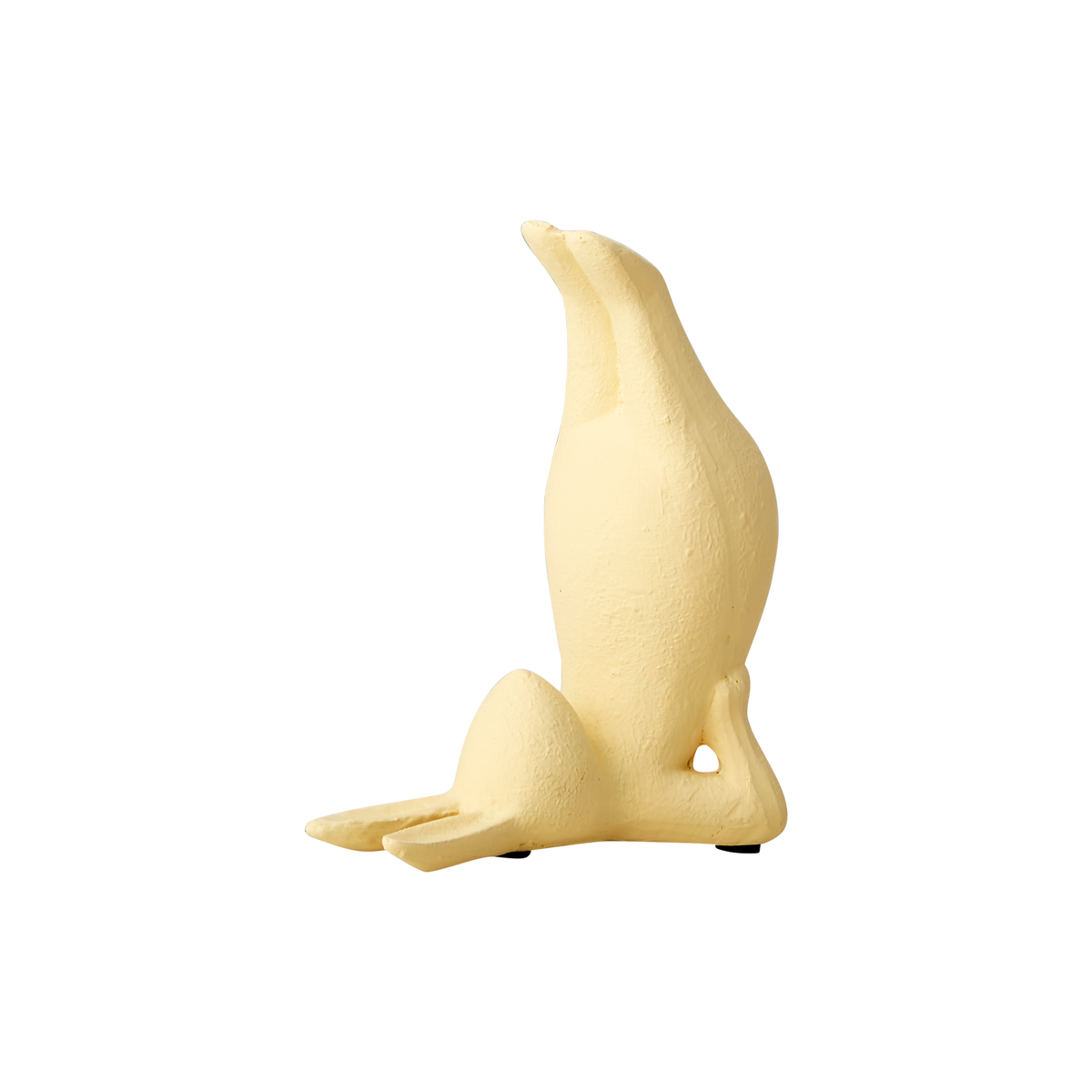 Gul dekorationsfigur YOGA kanin i yogaposition mot vit bakgrund