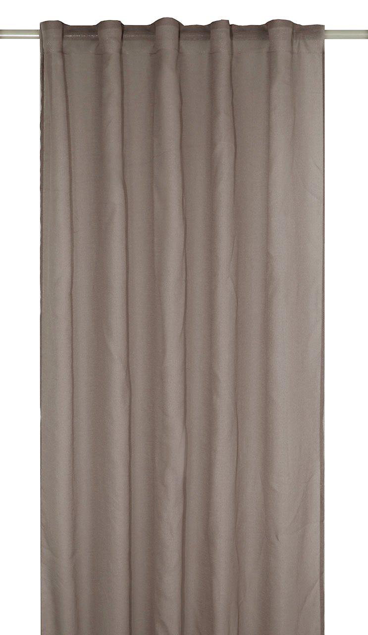 Nougatfärgade Rimy gardiner 2-pack hängda på gardinstång