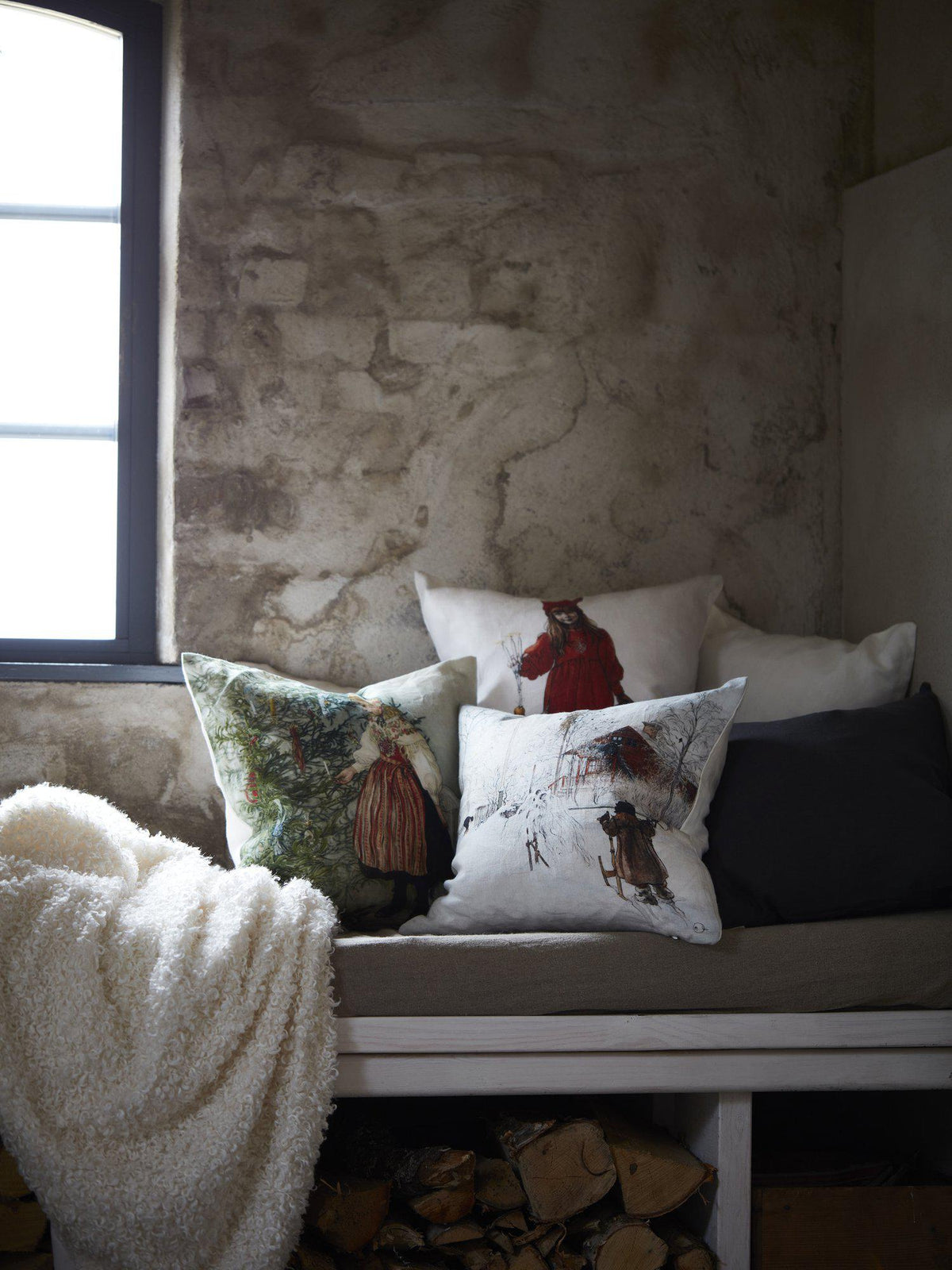 Gården kuddfodral 45x45cm i 100% linne med klassiskt vintermotiv
