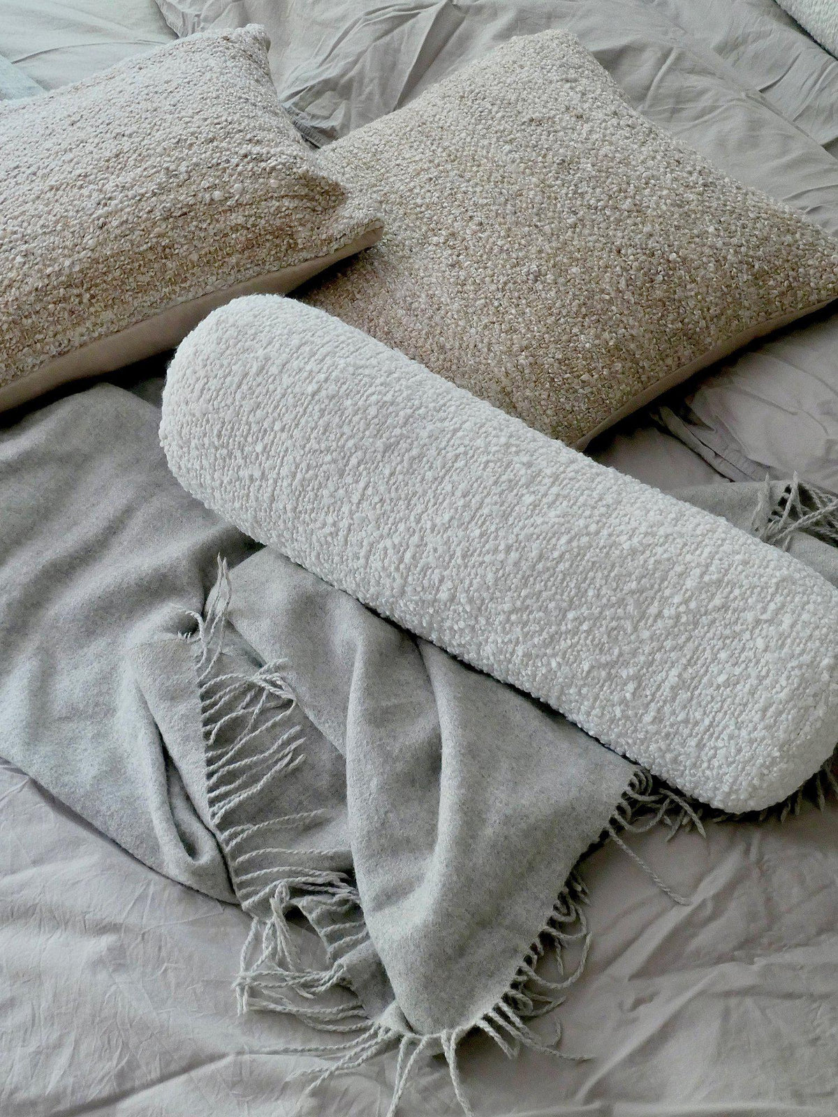Beige Jana kuddfodral framifrån på vit bakgrund