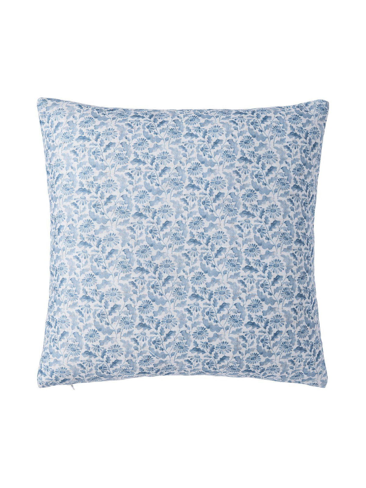 Yrsa kuddfodral 45x45 cm i blått med blommigt mönster på vit bakgrund