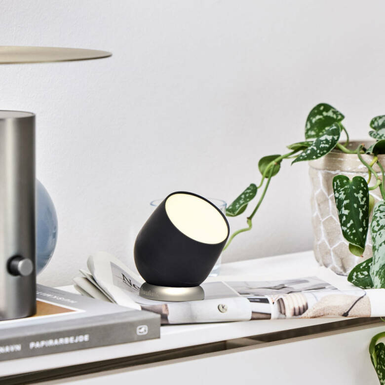 Närbild på Beam trådlös LED-lampa med modern rund design