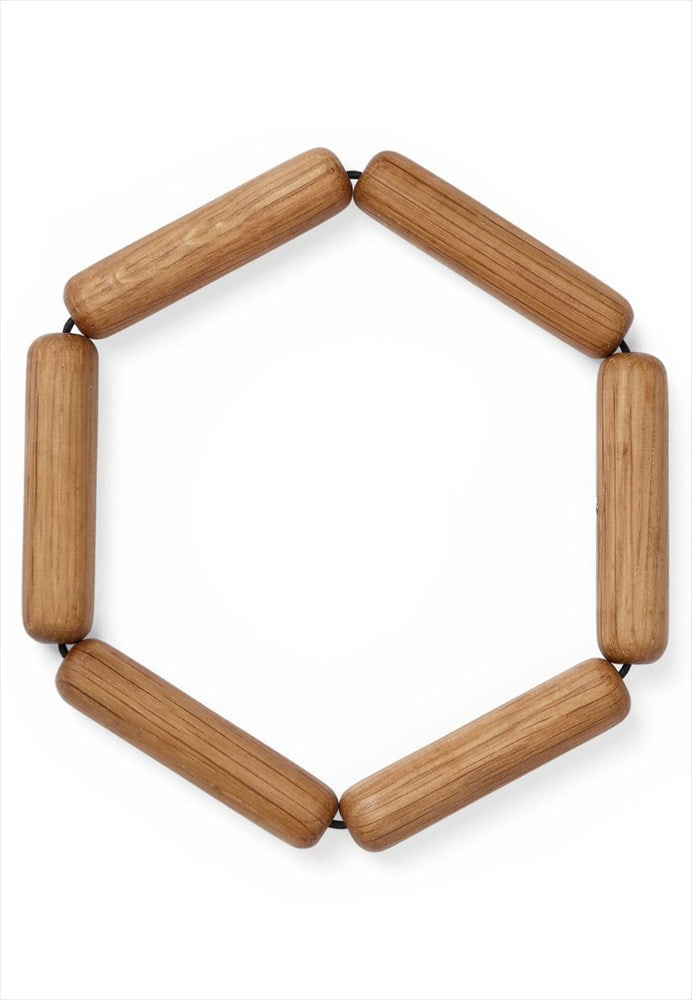 Connect underlägg i segmenterad ek format som en hexagon mot vit bakgrund.