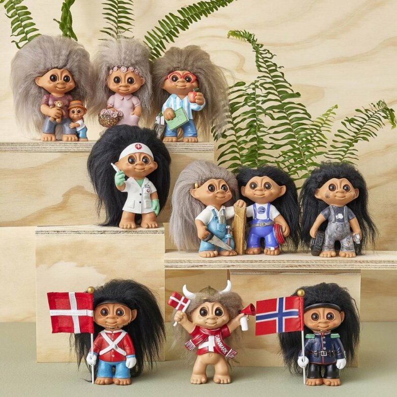 Det lilla Lyckotrollet som mekaniker med charmig outfit och fårskinnshår