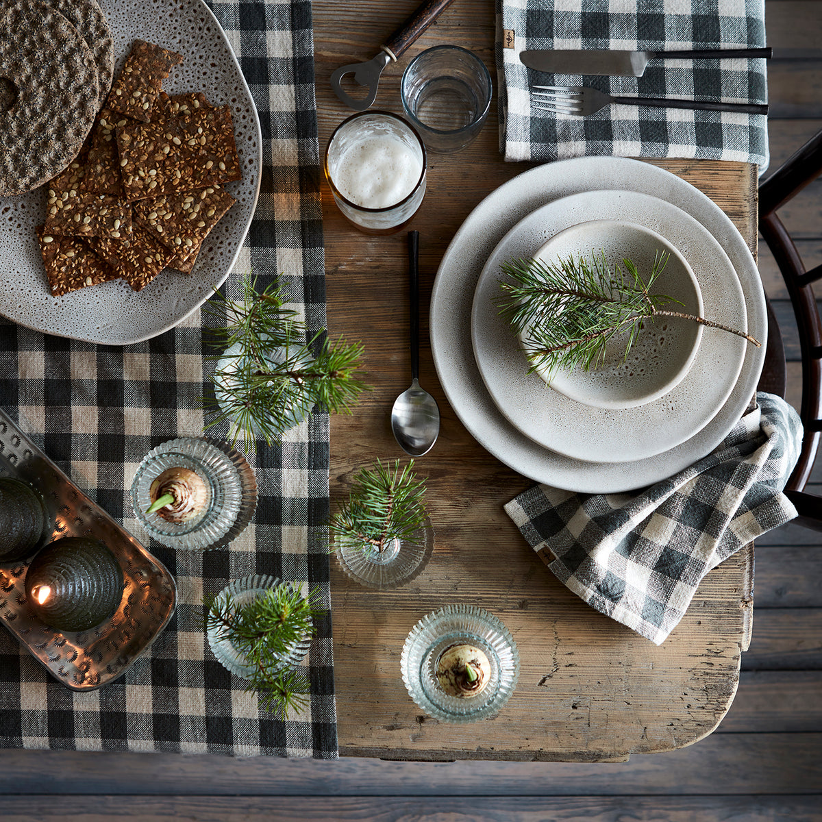 Närbild på handgjord ODIN kniv från Affari of Sweden