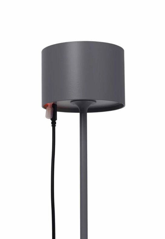 Närbild på den touchkänsliga toppen av en Farol mobil LED-lampa.