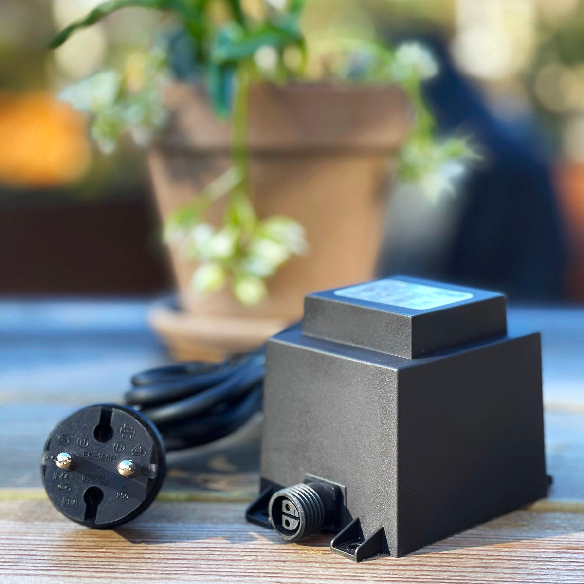 Närbild på specifikationer för Transformator 60W IP67