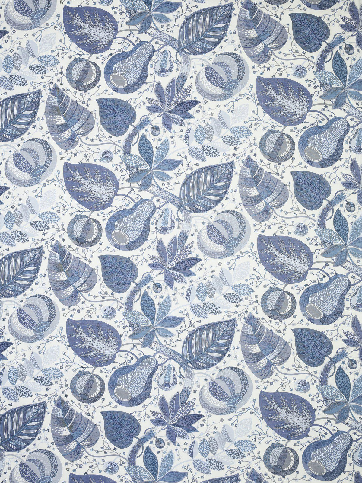 Dukat bord med A&E Duk Denim 140x250cm i ett ljust kök