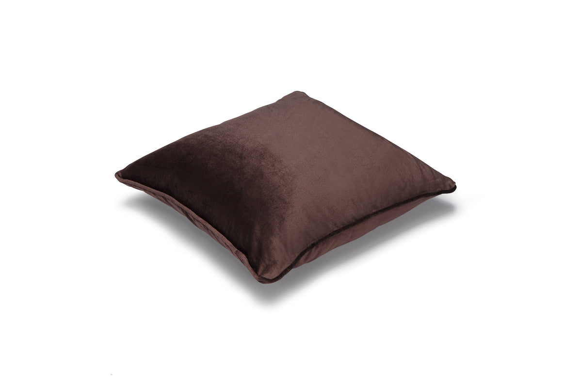 Kuddfodral Velvet i mjuk brun sammet och färgen kakao 45x45 cm
