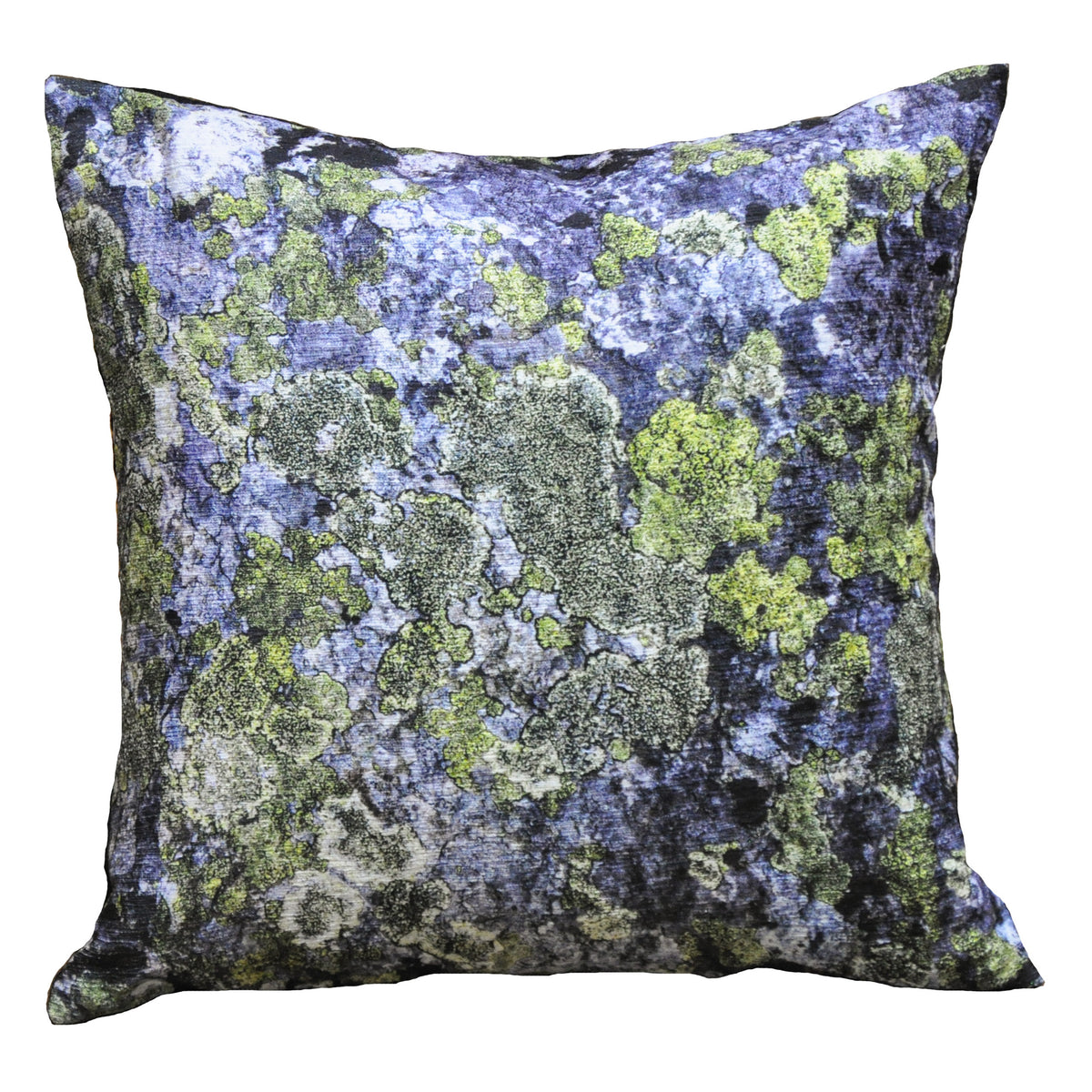 Kuddfodral Lappland 50x50 cm med grönt och lila motiv av lav och mossa