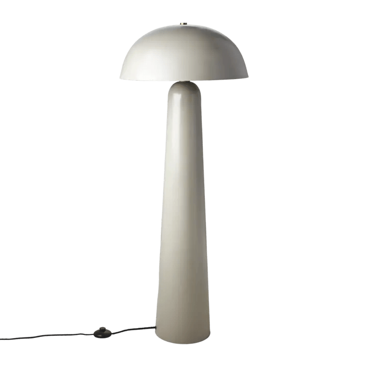 Beige svampformad golvlampa modellen FUNGI från Affari of Sweden i järn