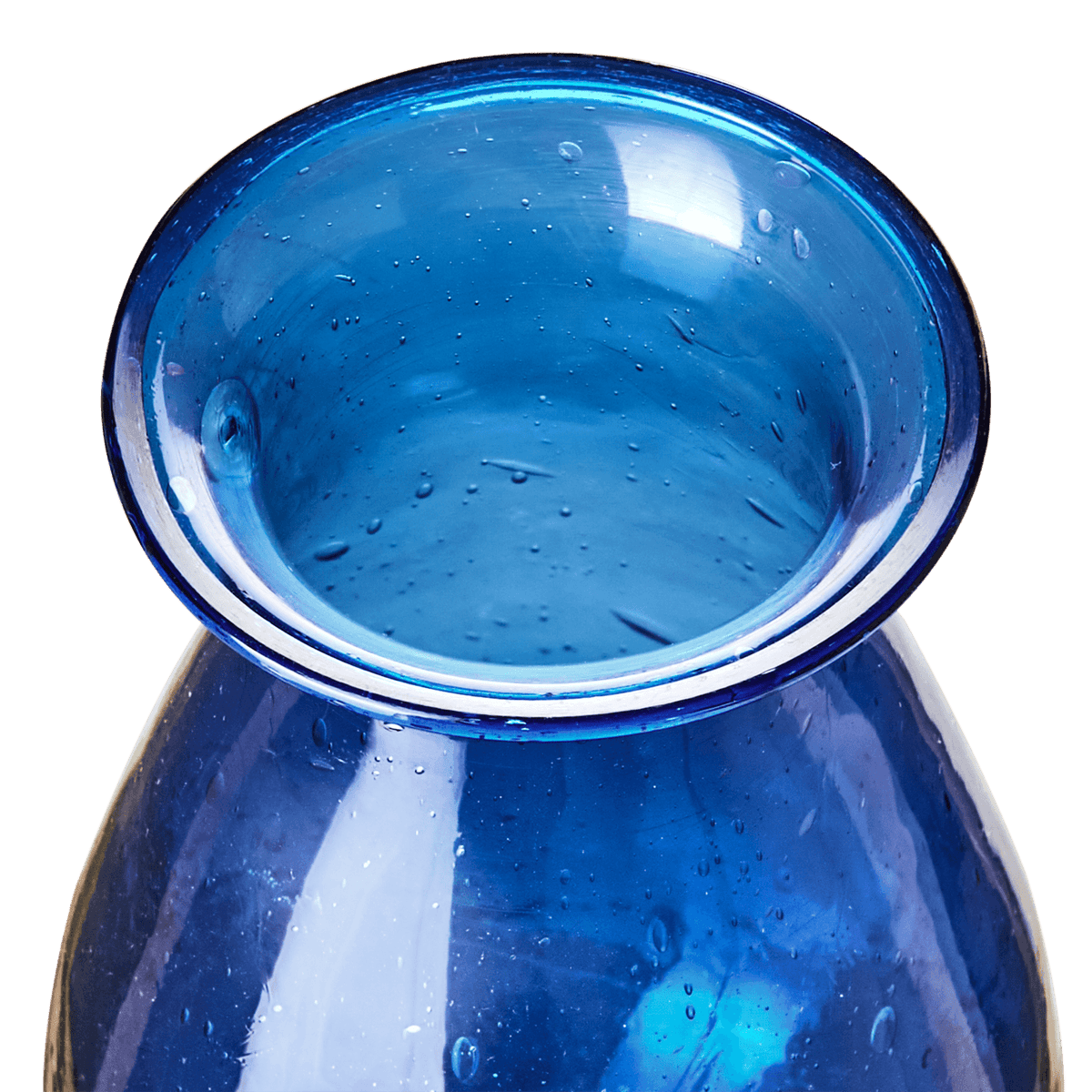 Närbild på den blå glasvasen VIOLETTA i storlek medium med unika luftbubblor