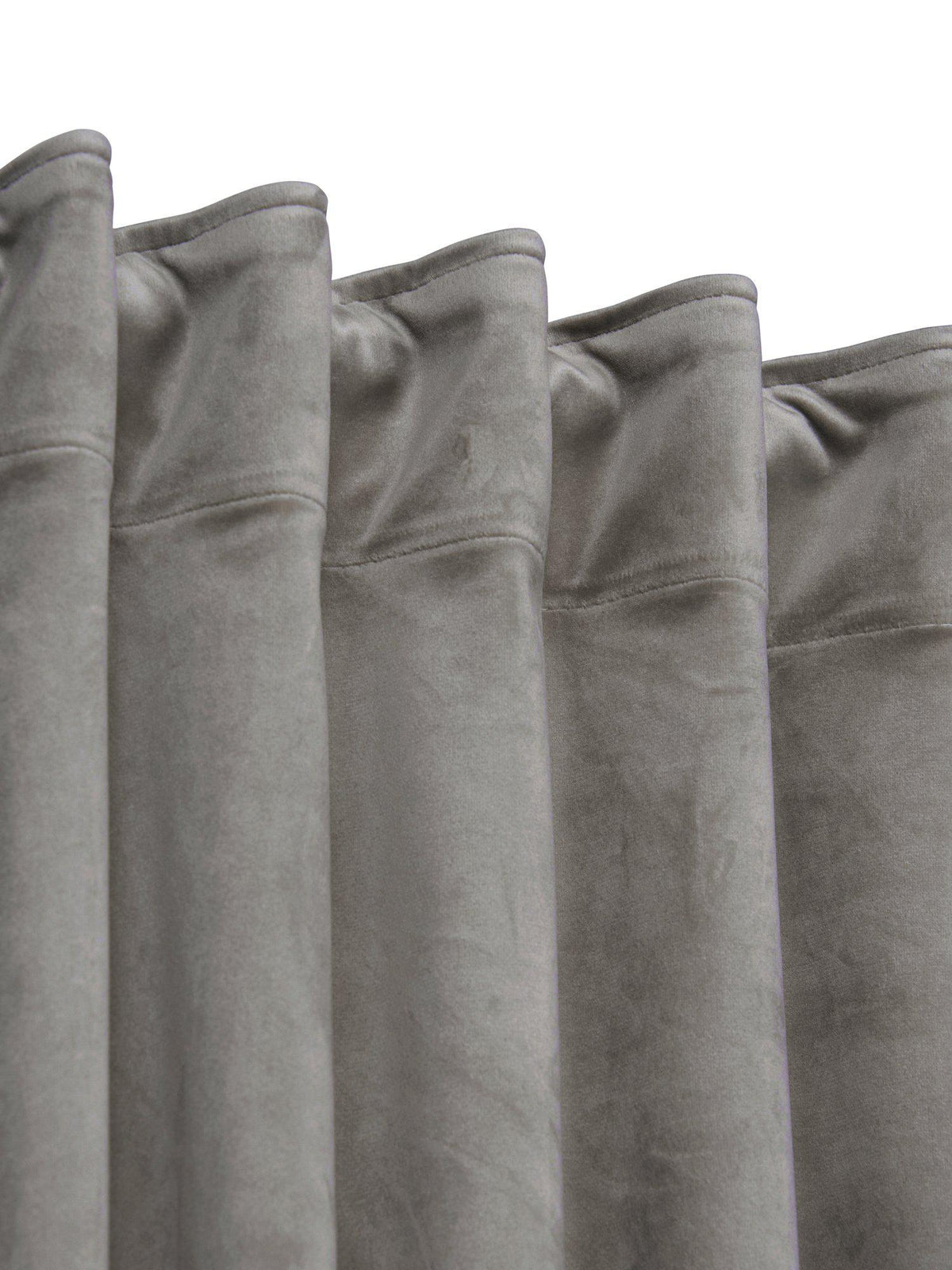 Närbild på tyget i Elise gardin 2-pack silver med multiband