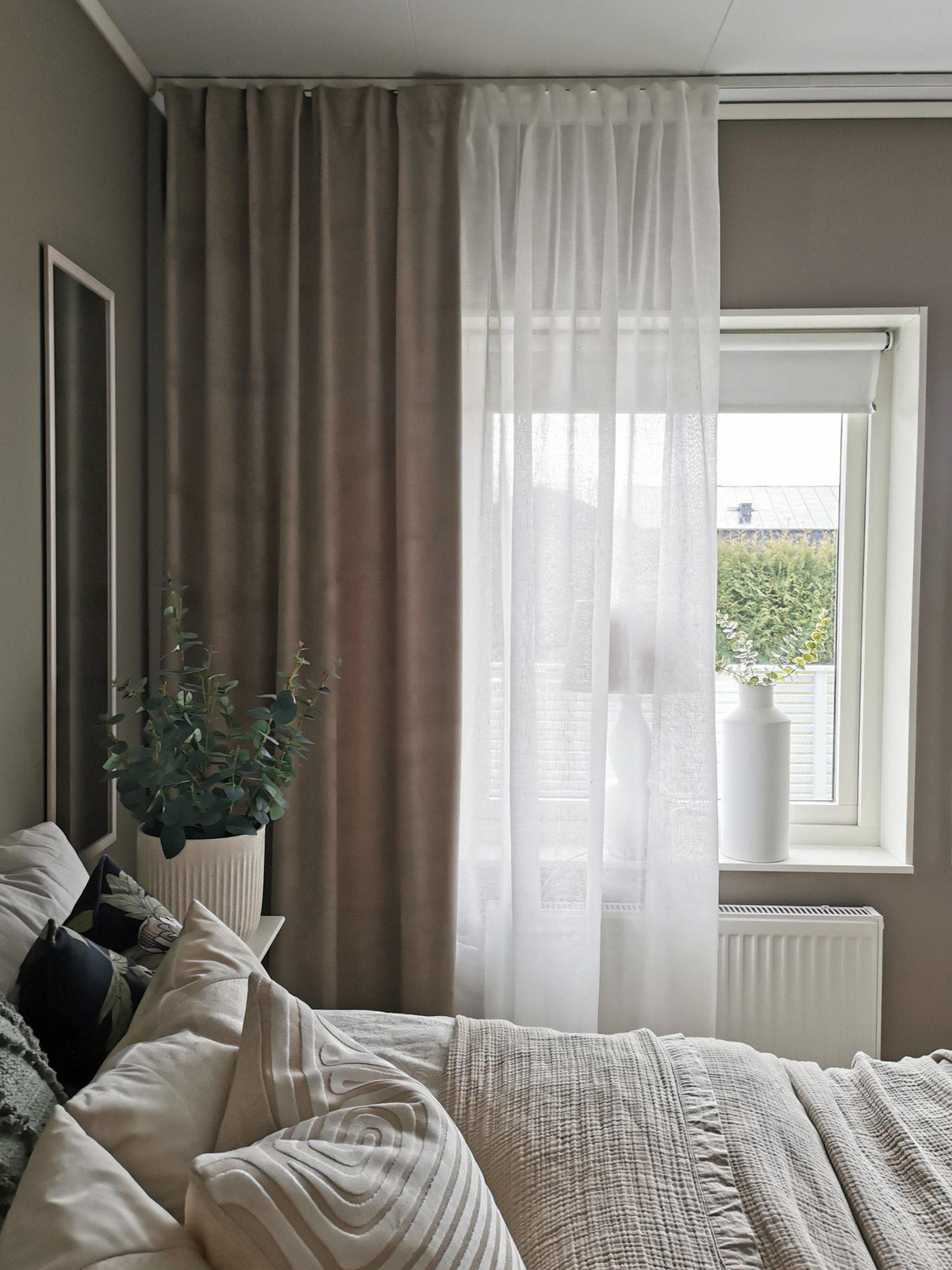 Elise gardinlängder 2-pack i beige sammet med multiband