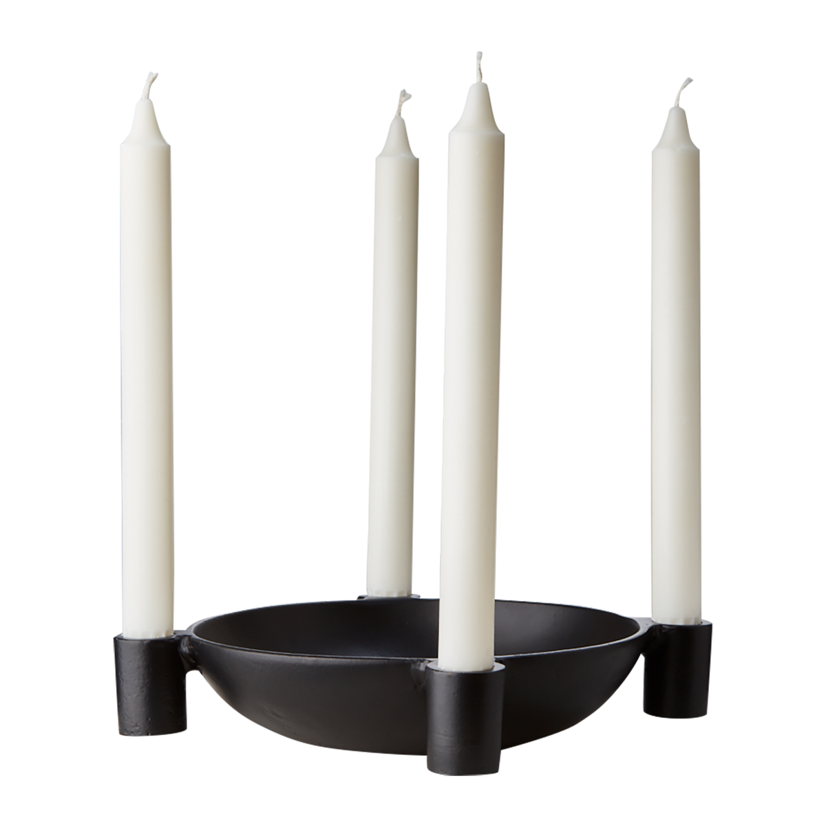 CARTER ljusstake i svart aluminium med fyra vita kronljus