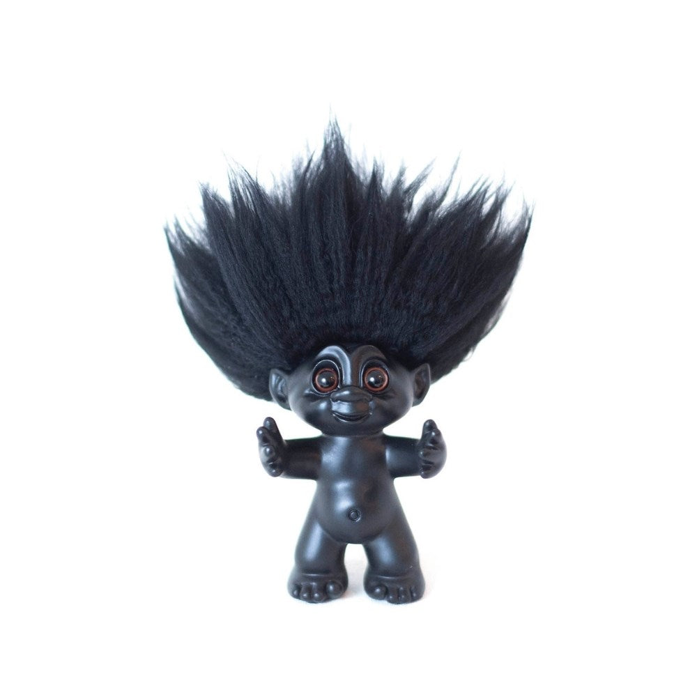 Lyckotroll Matt Svart 9 cm från Spring Copenhagen framifrån