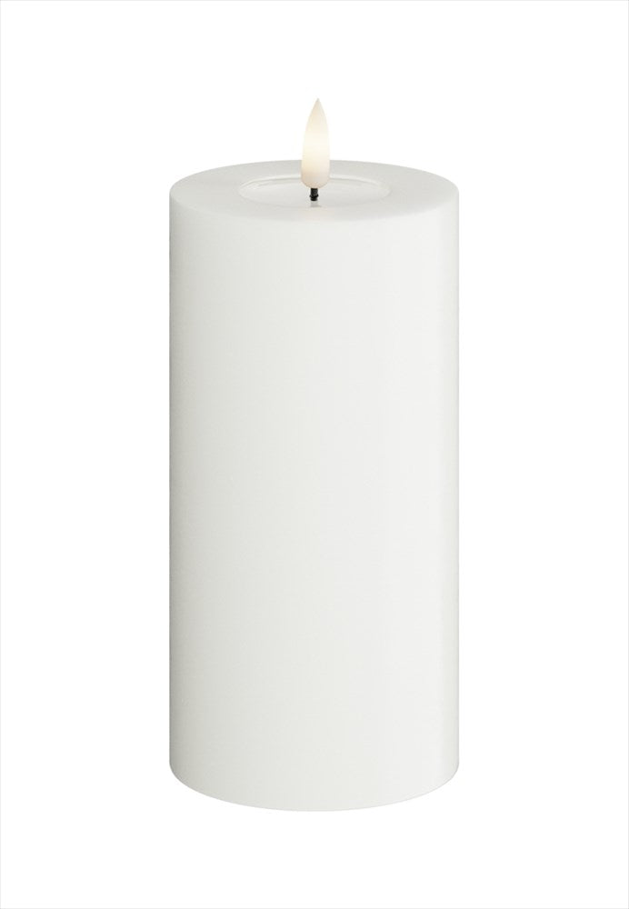 Vitt LED-blockljus 7,5x15 cm från DeluxeHomeart med realistisk låga