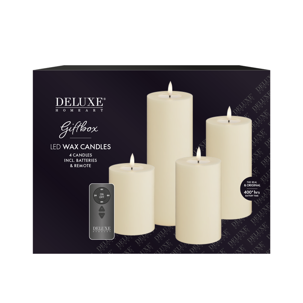 Presentförpackning med fyra LED-blockljus i olika storlekar och fjärrkontroll från Deluxe Homeart.
