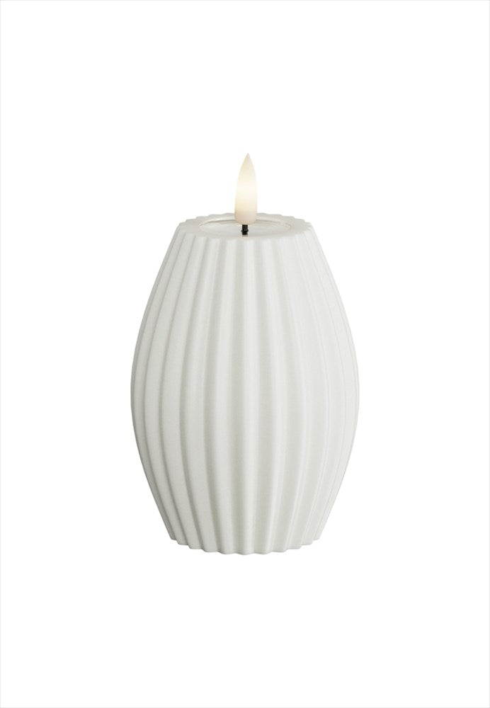 Vit räfflad LED Ljus Stripe 7,5x10 cm i paraffinvax med naturtrogen flamma