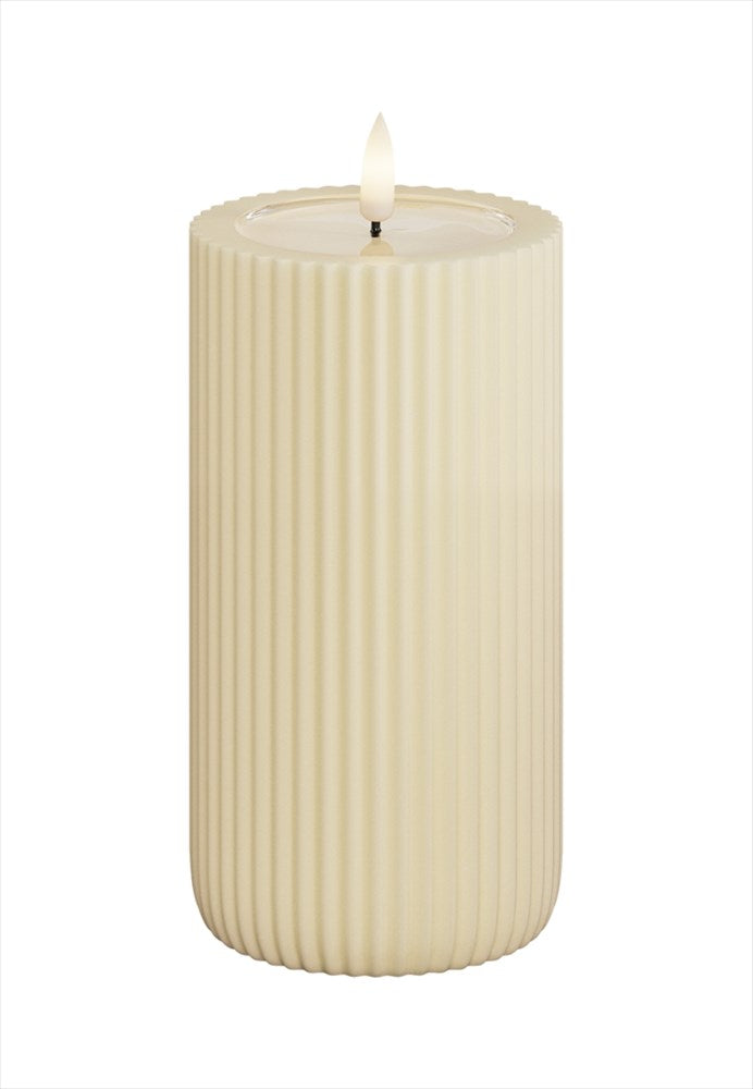 Krämvitt räfflat Unique LED blockljus Stripe 8x15 cm med verklighetstrogen låga