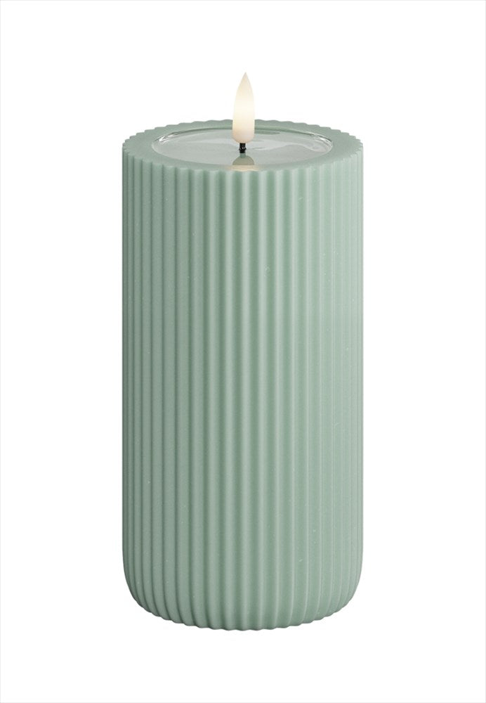 Grönt räfflat LED-blockljus Stripe 8x15 cm från Unique Candles