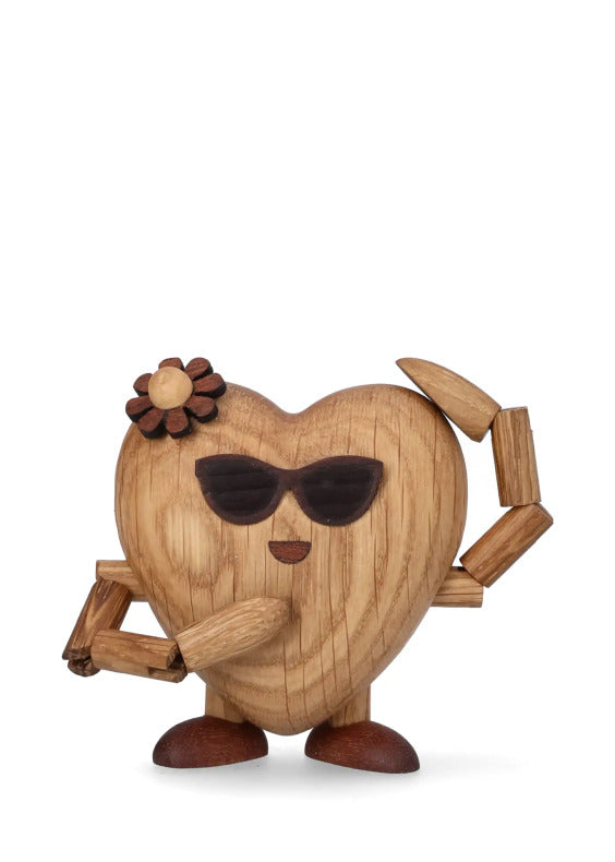 Handgjord träfigur Holly Heart i ek med solglasögon och blomma