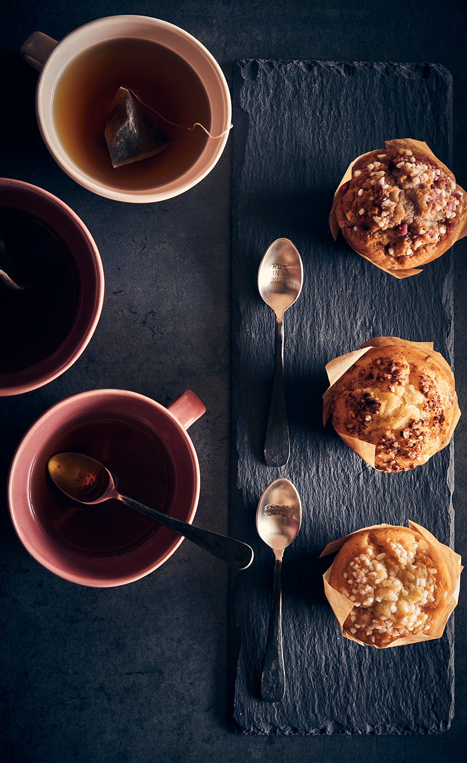 Närbild på rustika kaffeskedar ODIN i rostfritt stål med text