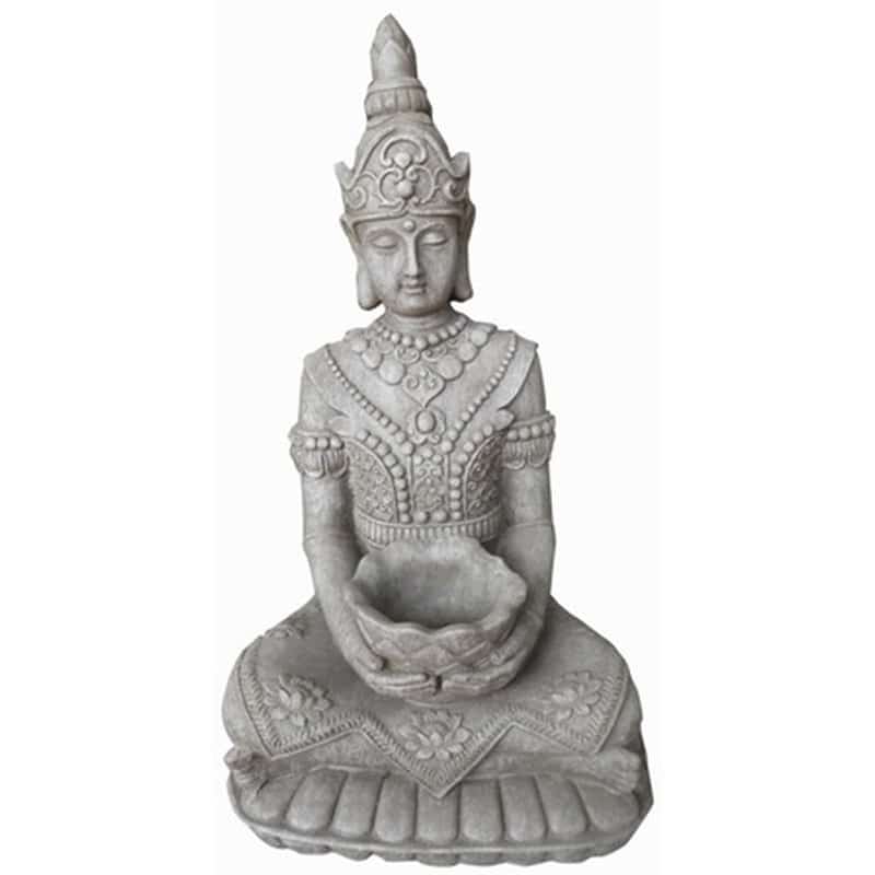 Grå trädgårdsstaty Guanyin i sittande pose med skål framför vit bakgrund