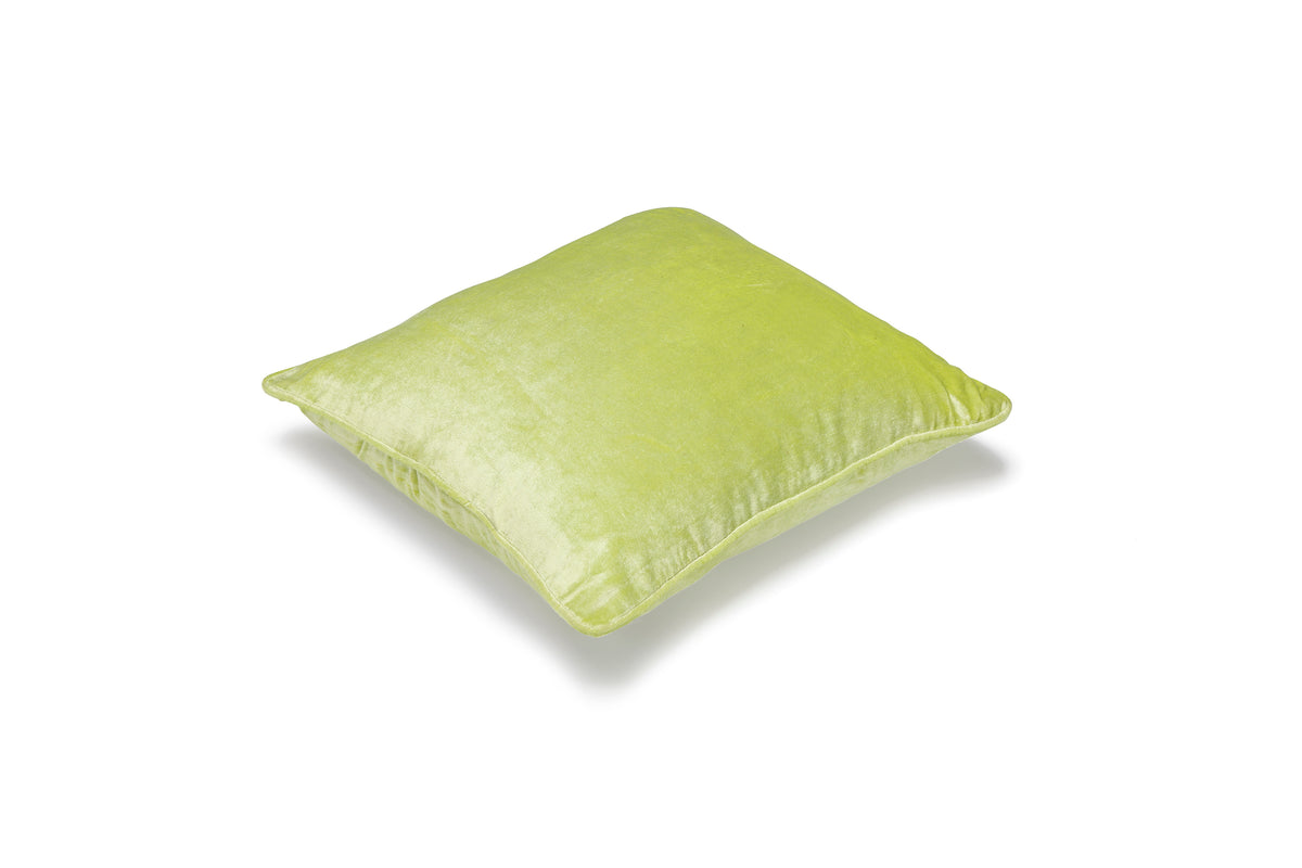 Limegrönt kuddfodral Velvet i skimrande sammet 45x45 cm